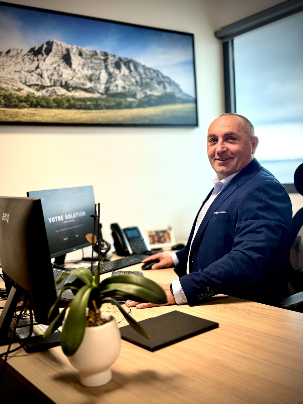 Fondateur de leggit à son bureau